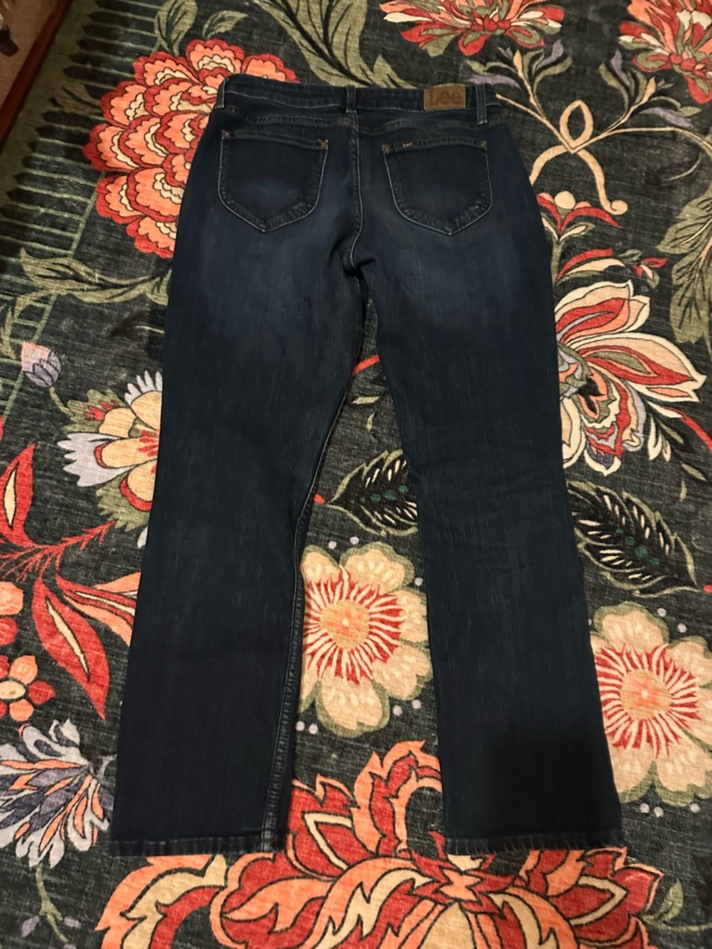 4/$20 💫
Lee Size 10M Classic Straight Leg Jeans - Picture 2 of 9